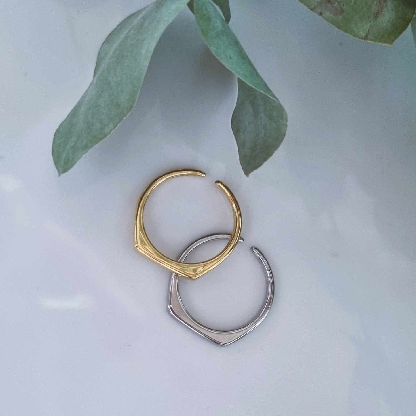 Minimal rings