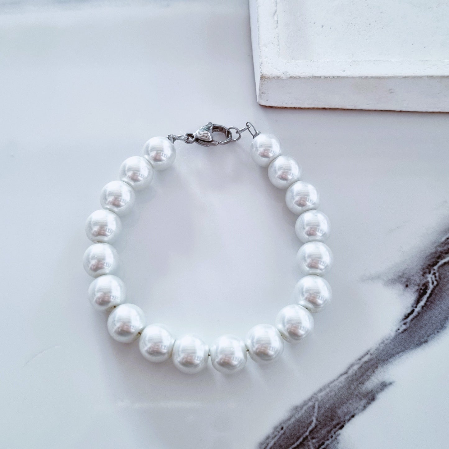 Big pearly bracelet