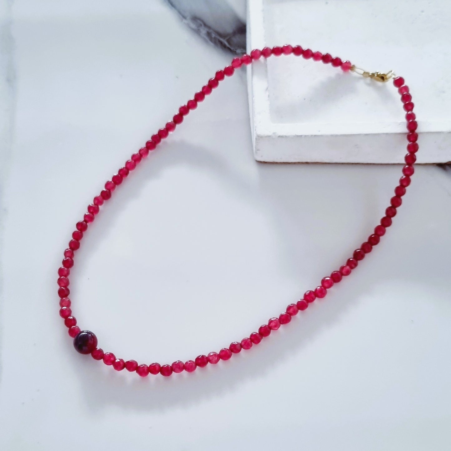 Bordeaux necklace