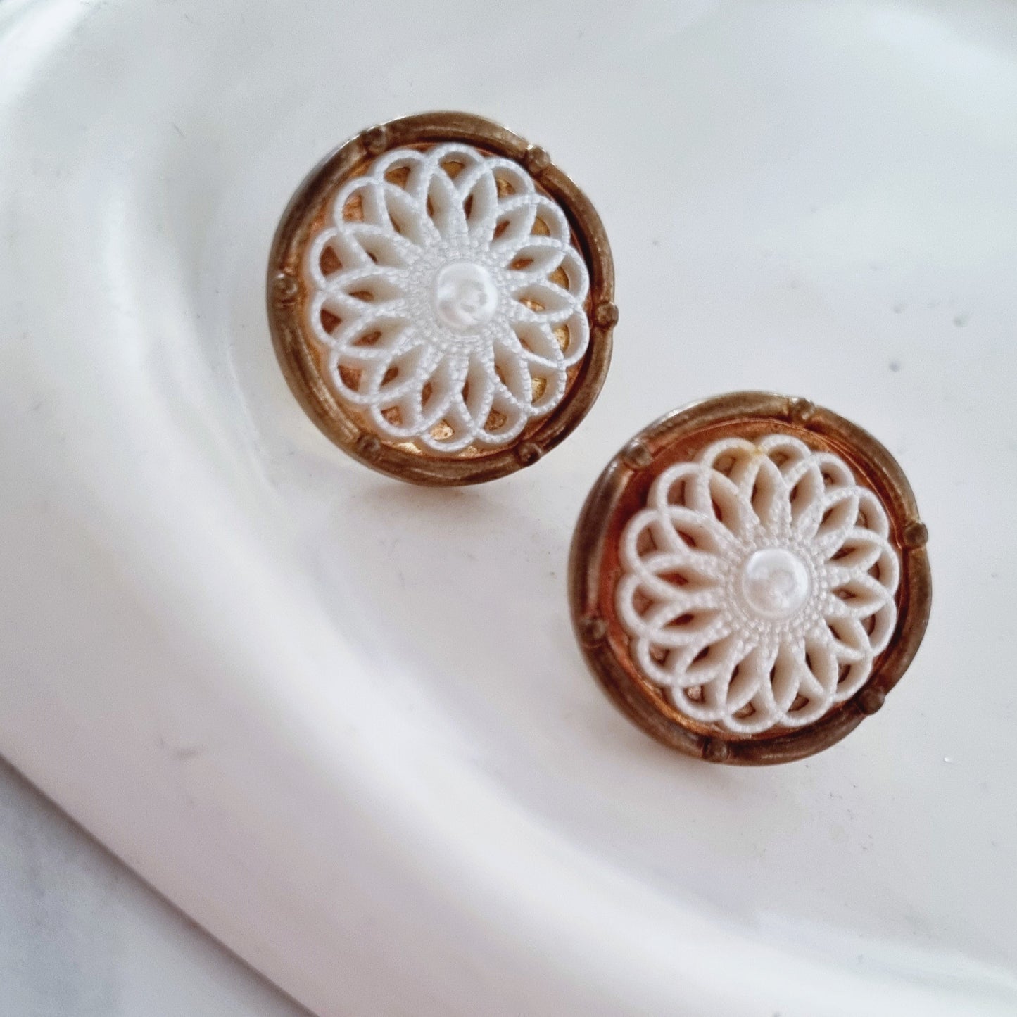 Vintage earrings - Pearly