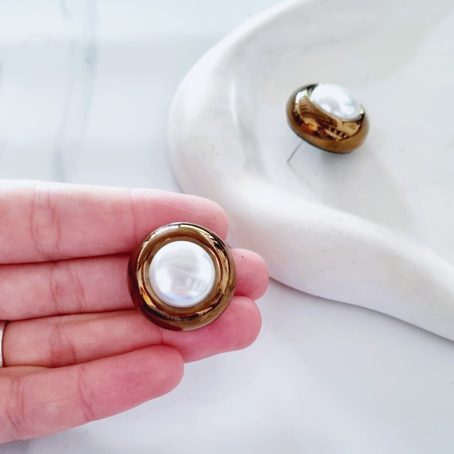 Vintage earrgins - The big bronze