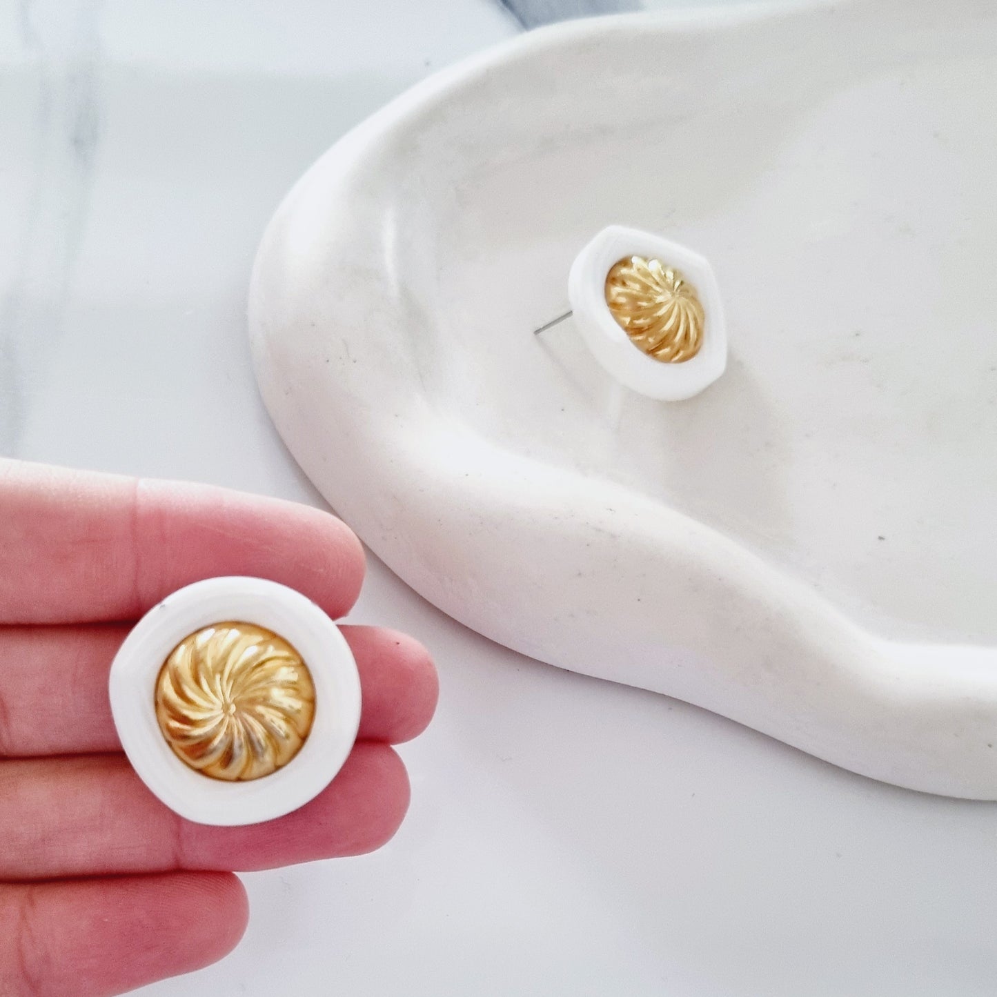 Vintage earrings - White beauty