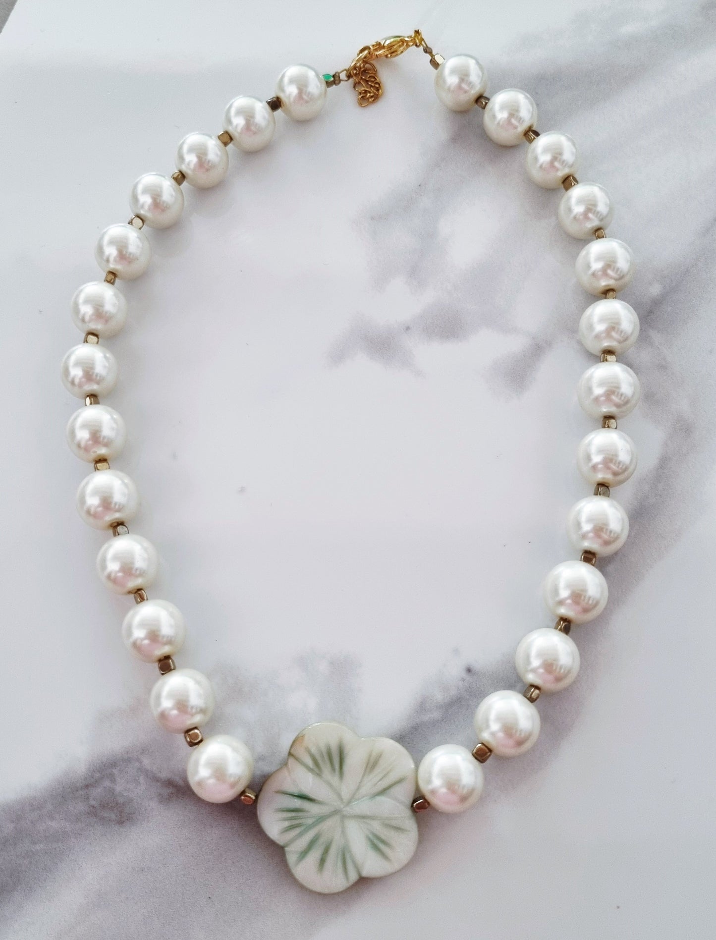 Ecrou pearls & flower necklace