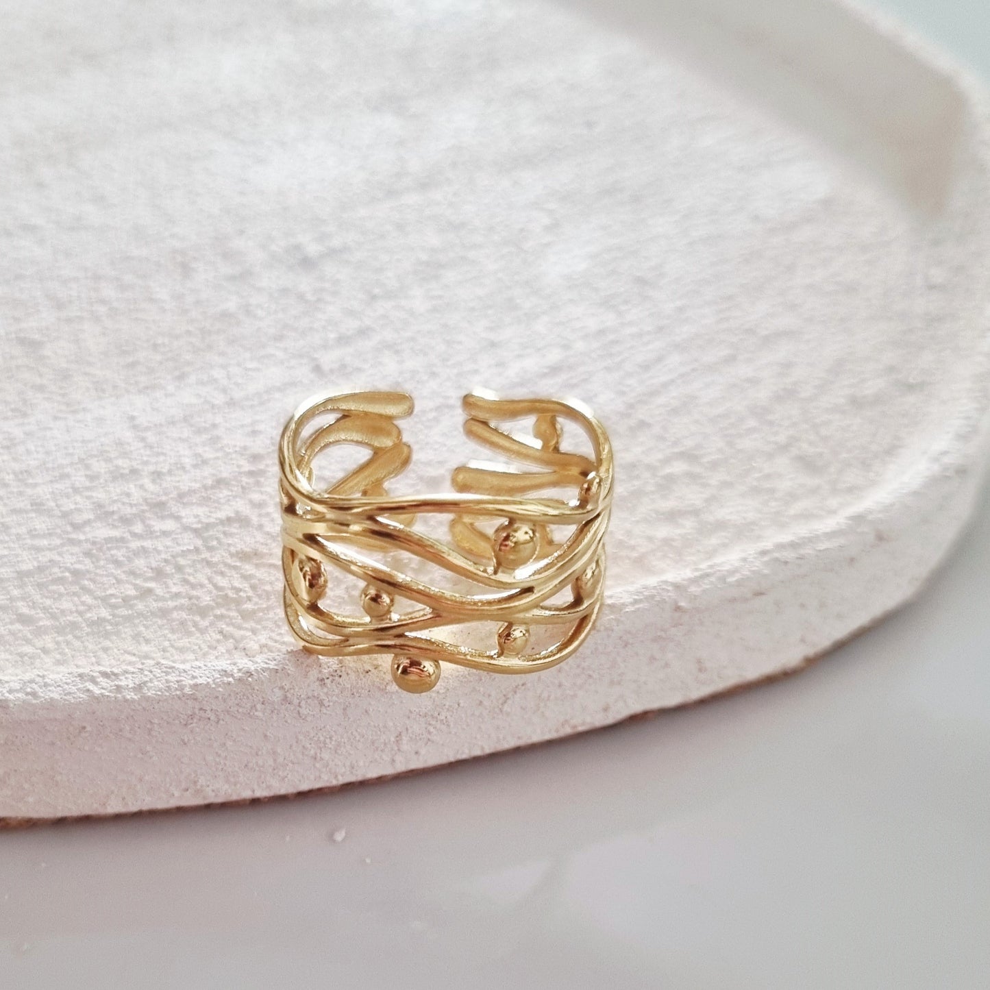 Waves and dots - Ring