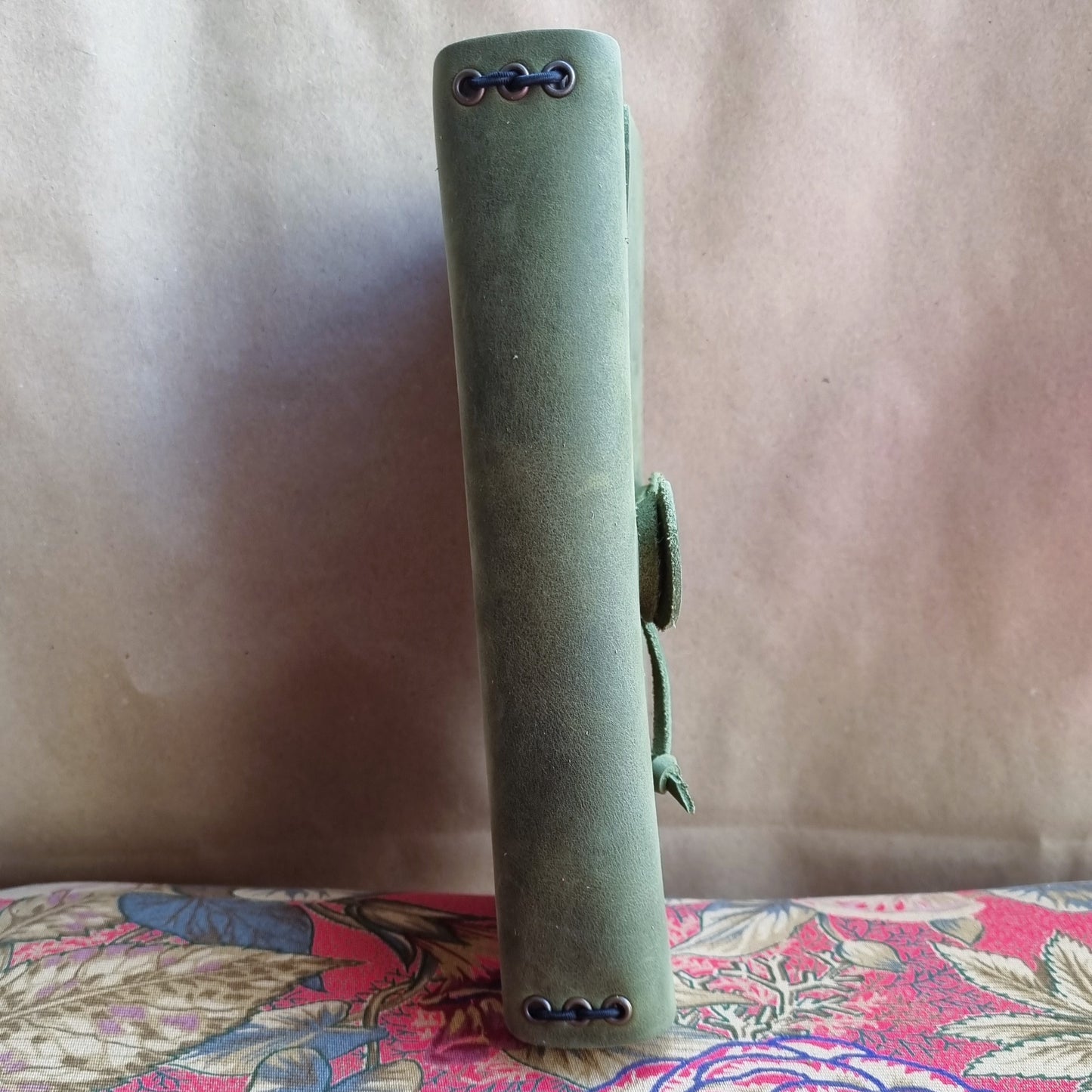 Khaki circle - Journal