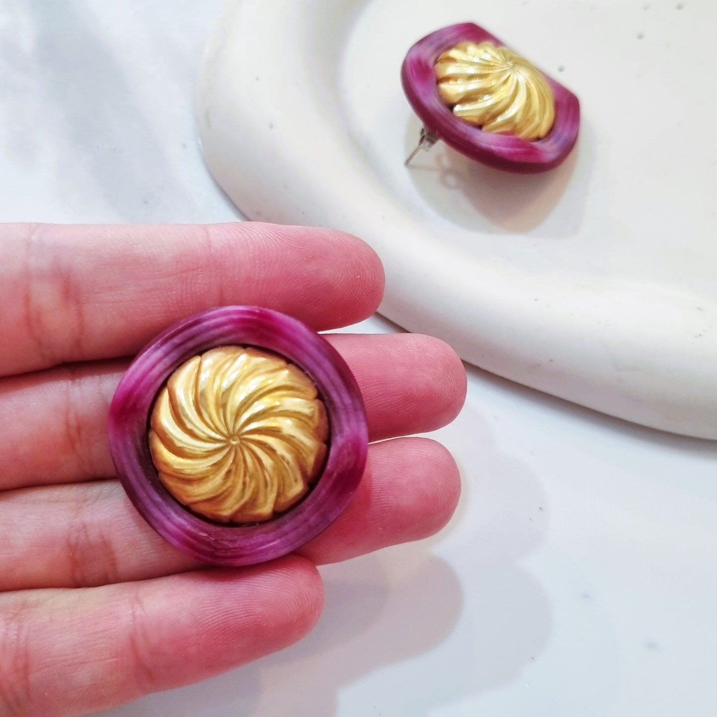 Vintage earrings - Beauty in magenda
