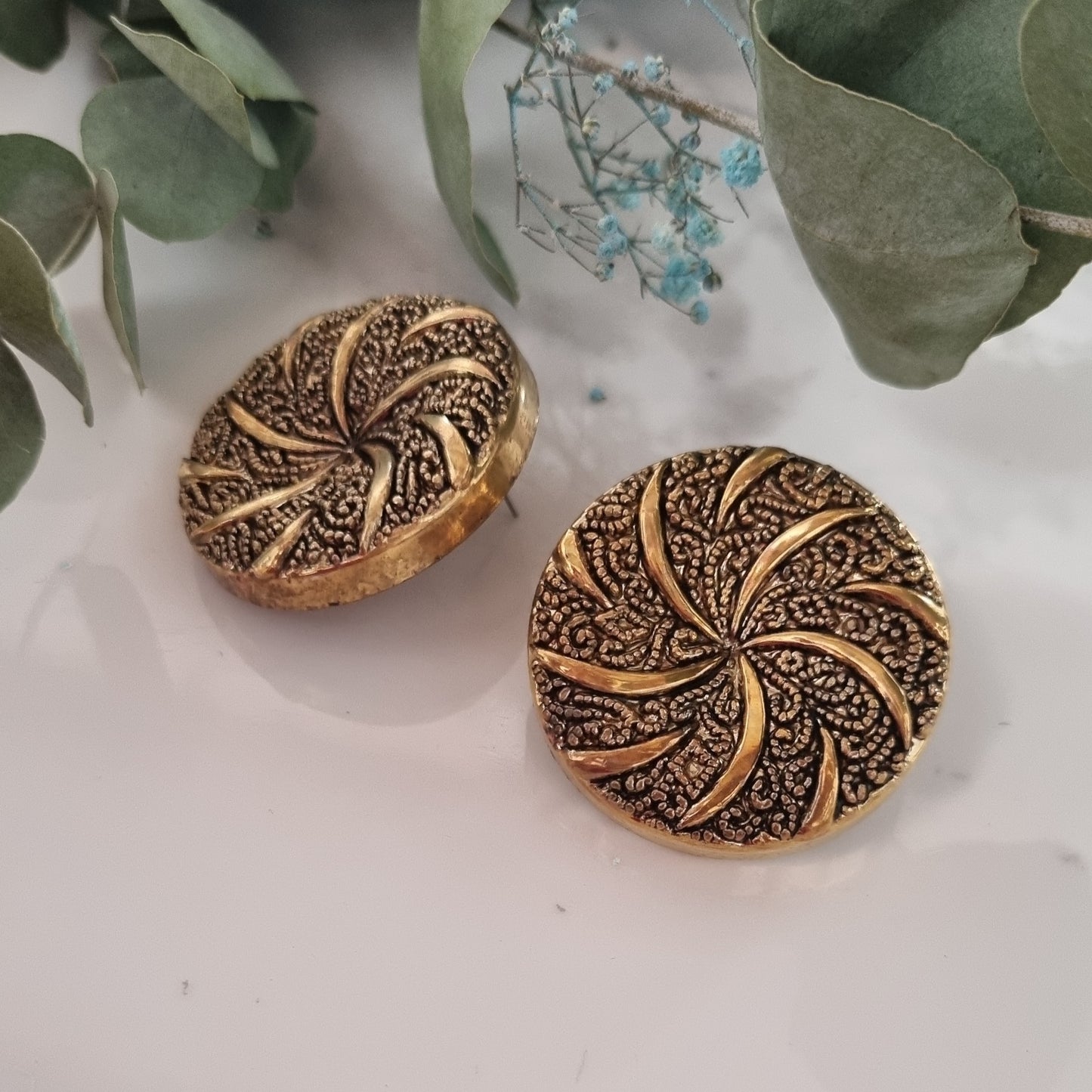 Vintage earrings - Antique gold