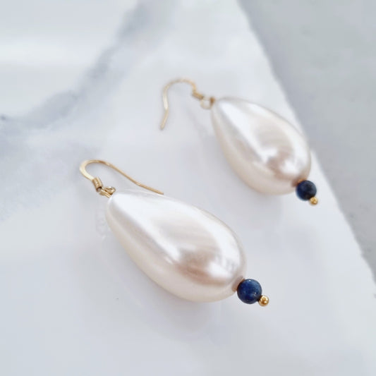 Drop pearls earrings