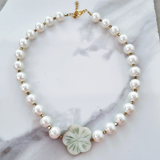 Ecrou pearls & flower necklace