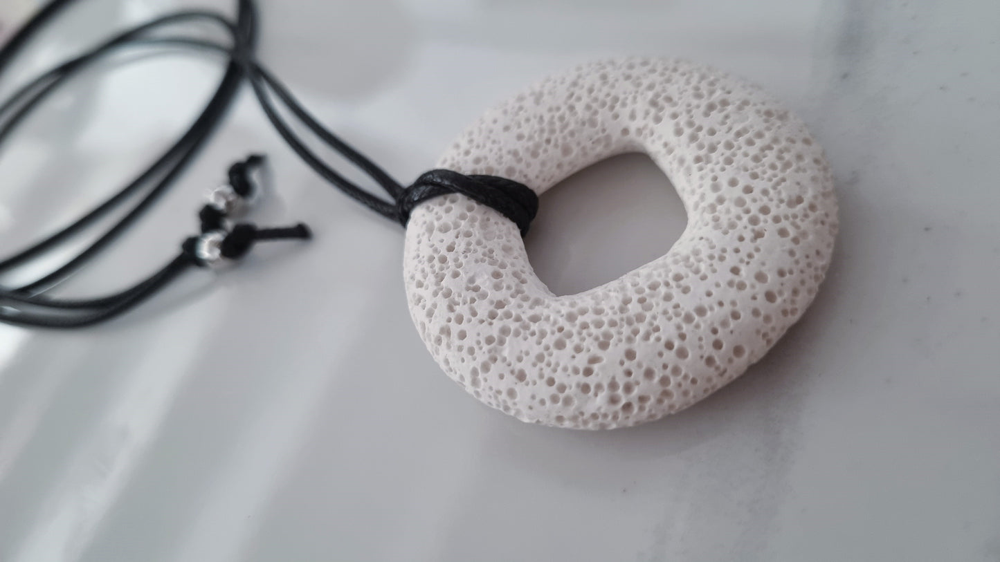White lava choker