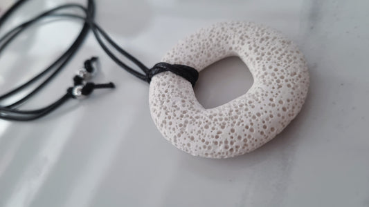 White lava choker