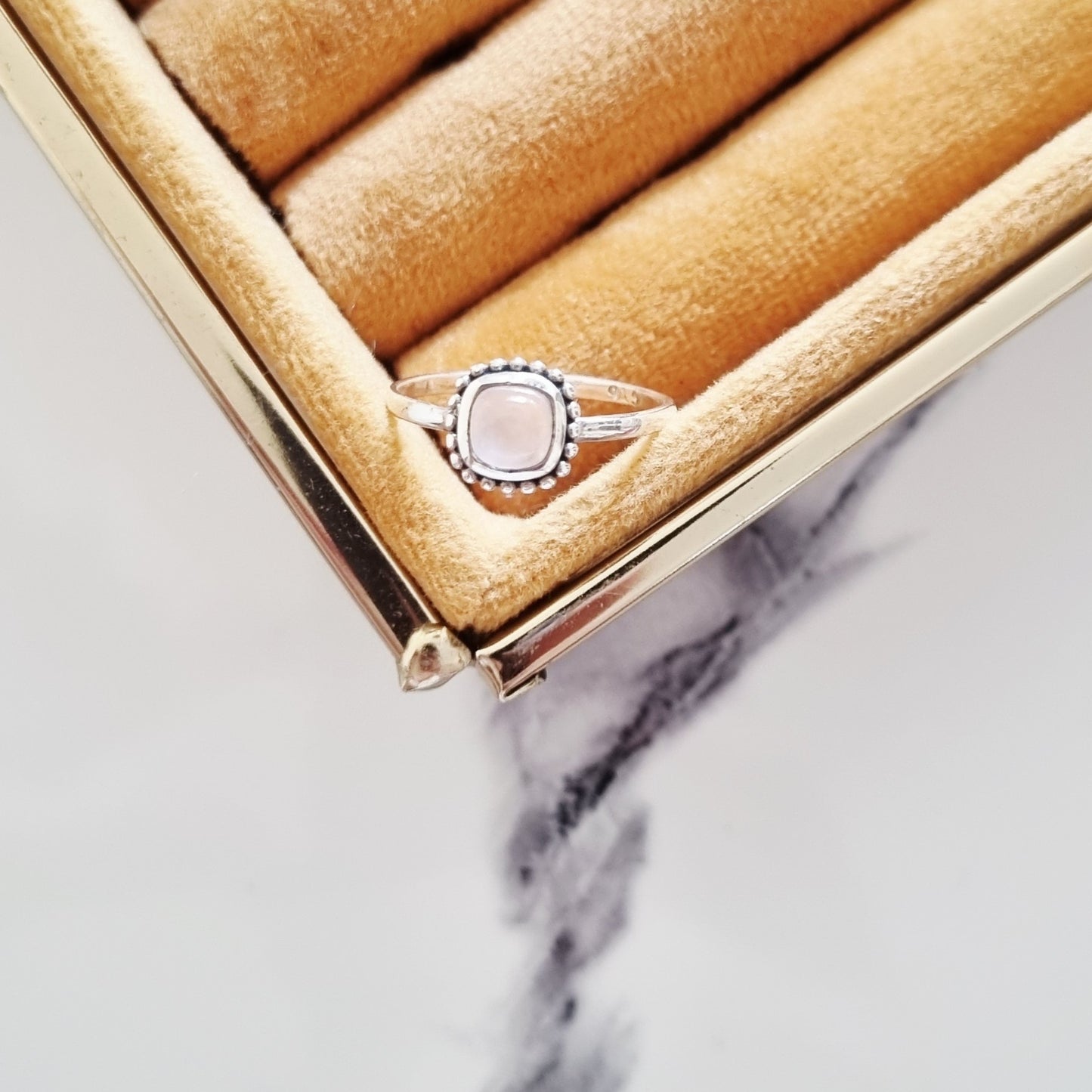 Rose quartz ring