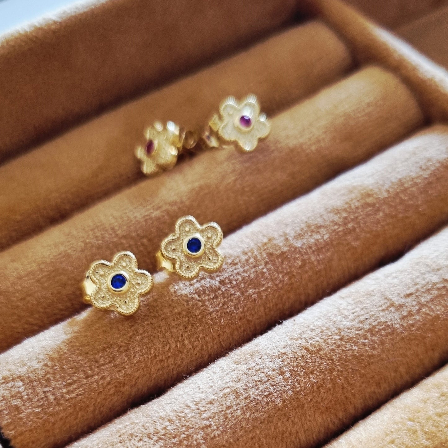 Gold flower (2 options)