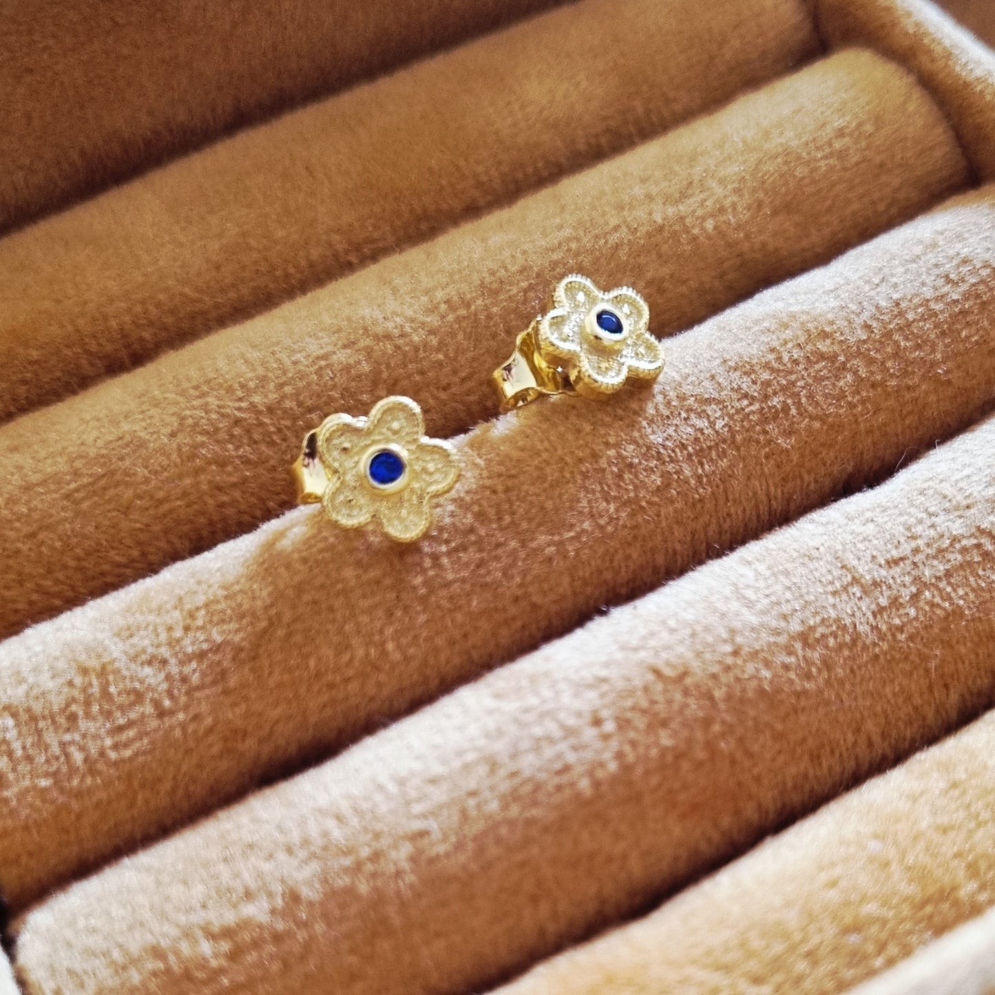 Gold flower (2 options)