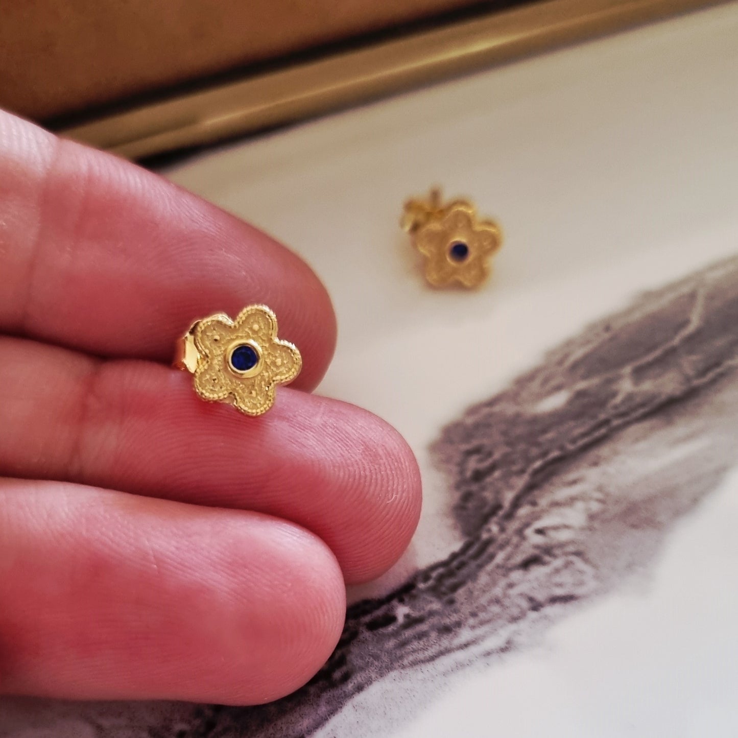 Gold flower (2 options)