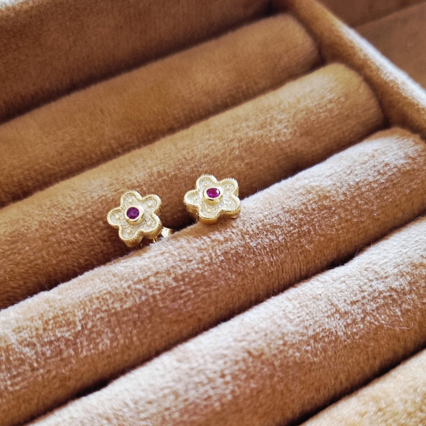 Gold flower (2 options)