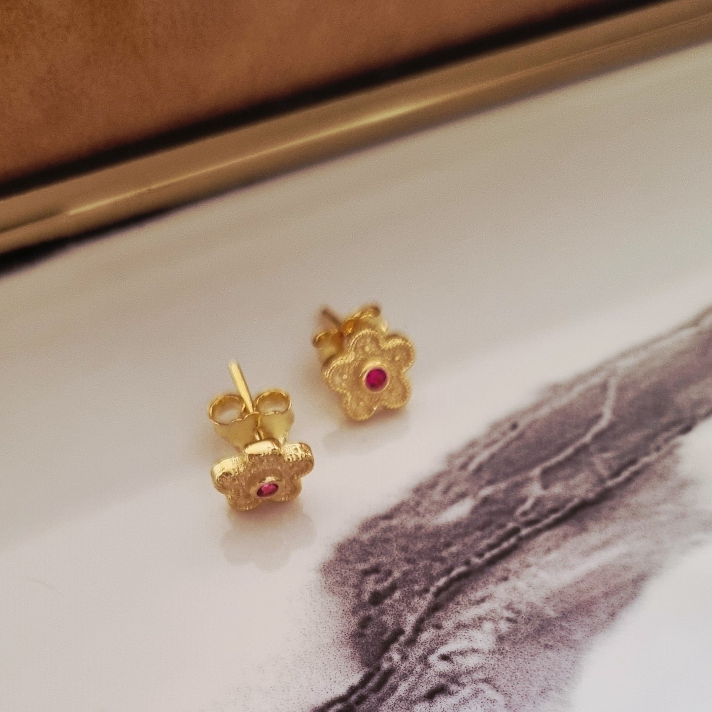 Gold flower (2 options)