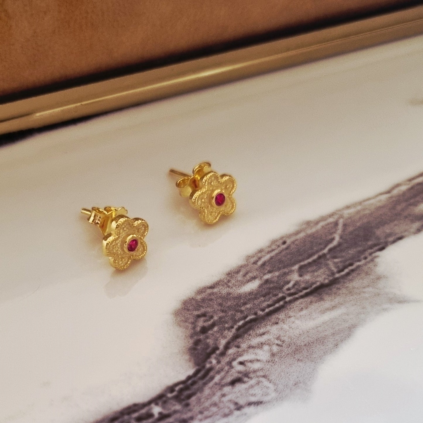 Gold flower (2 options)