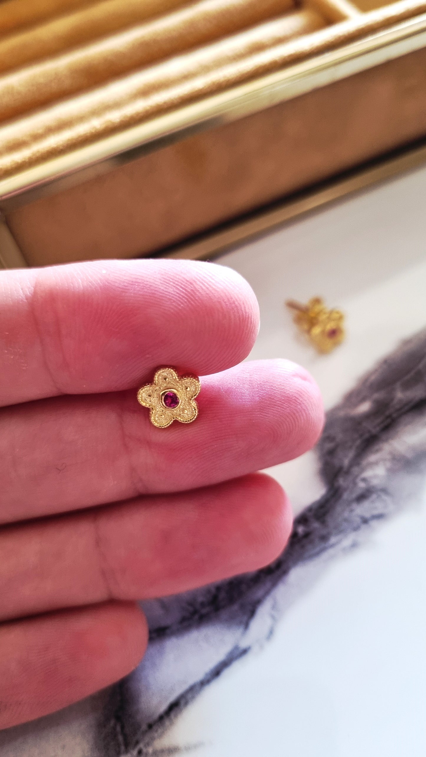 Gold flower (2 options)