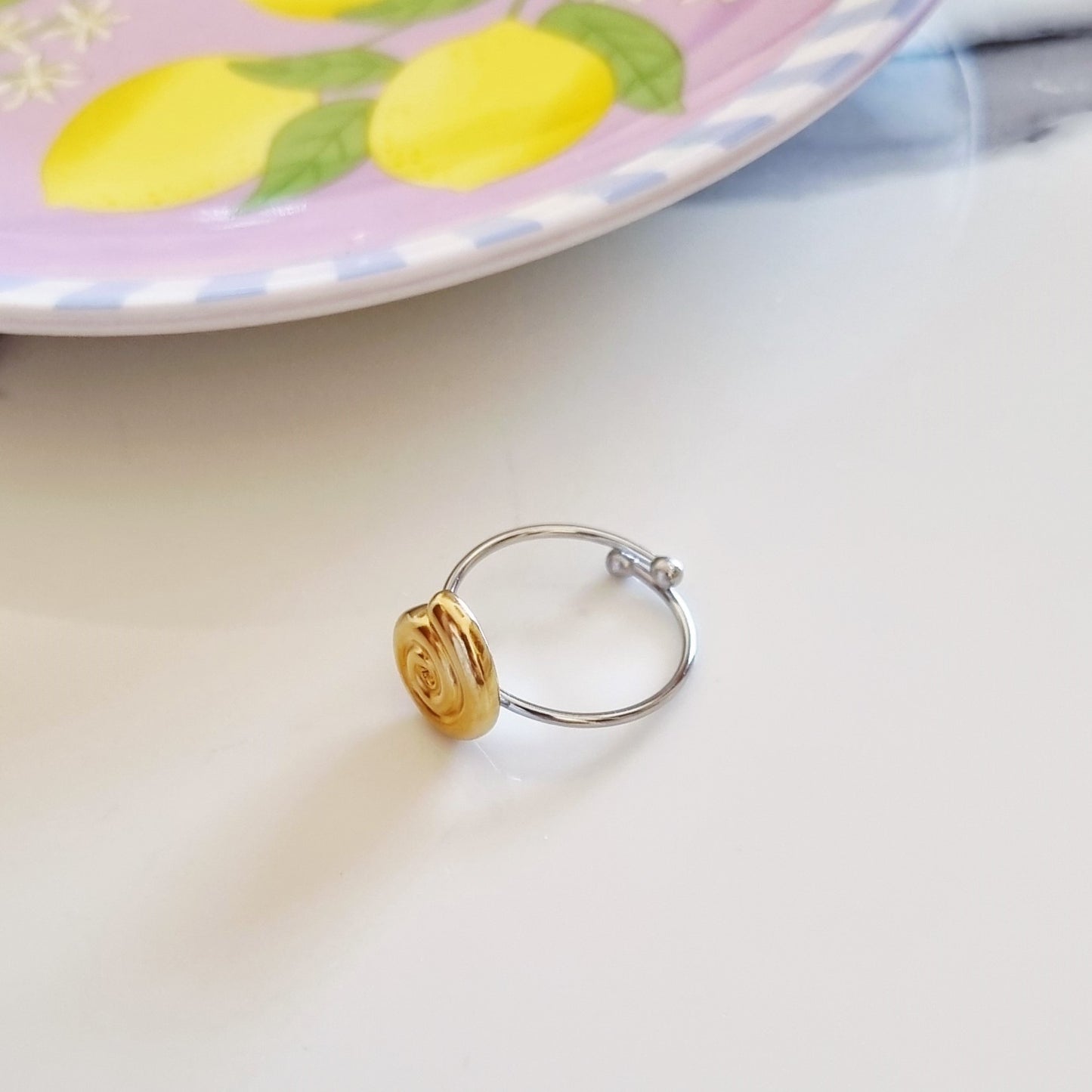Shell on ring