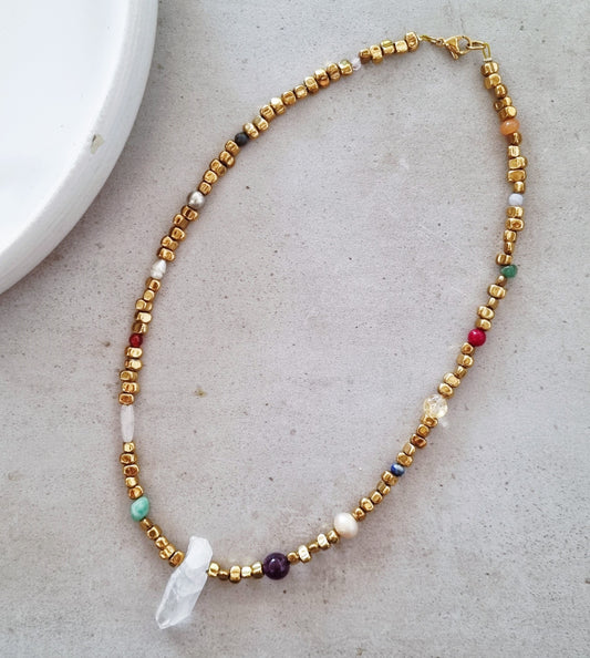 Quartz in the center - Necklace