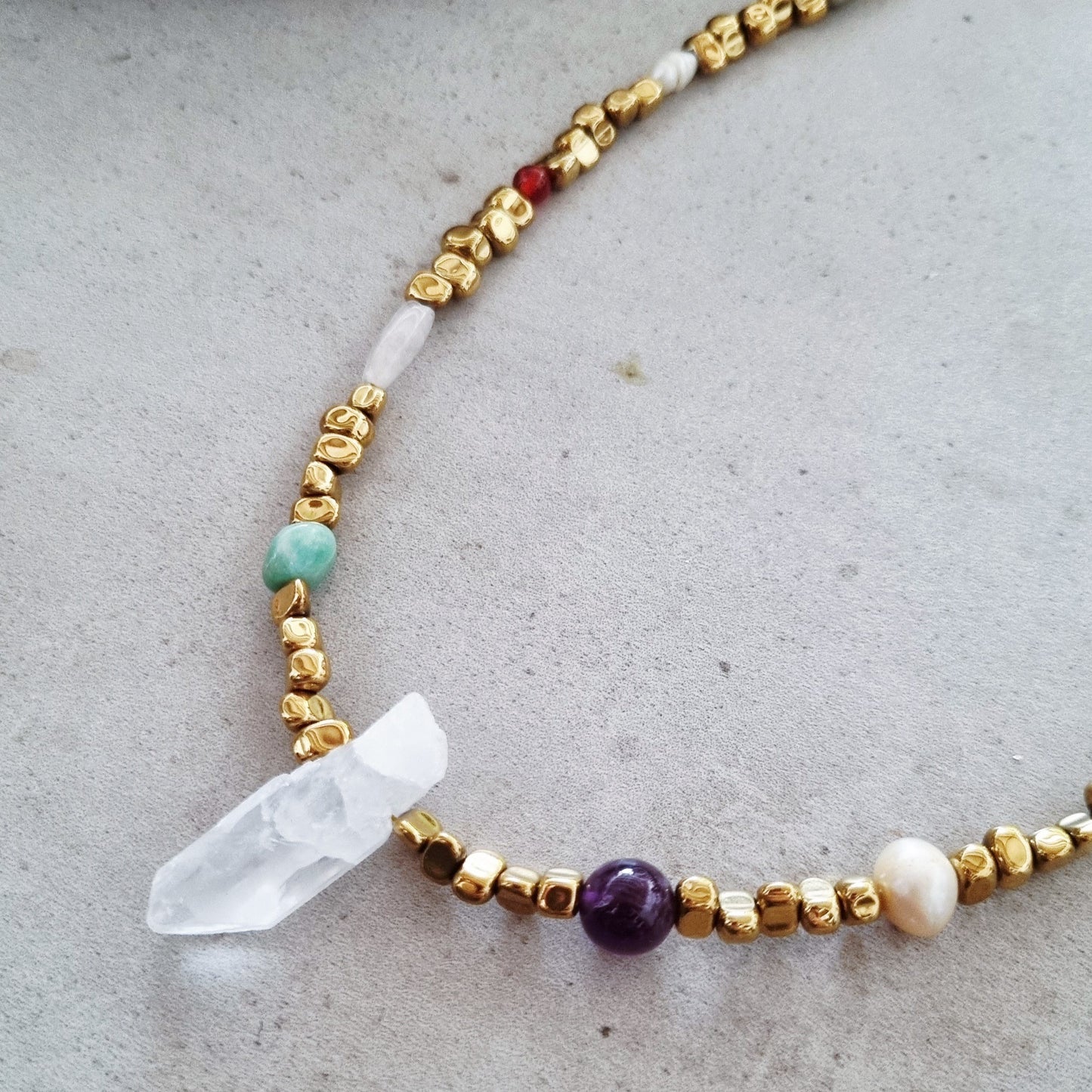 Quartz in the center - Necklace