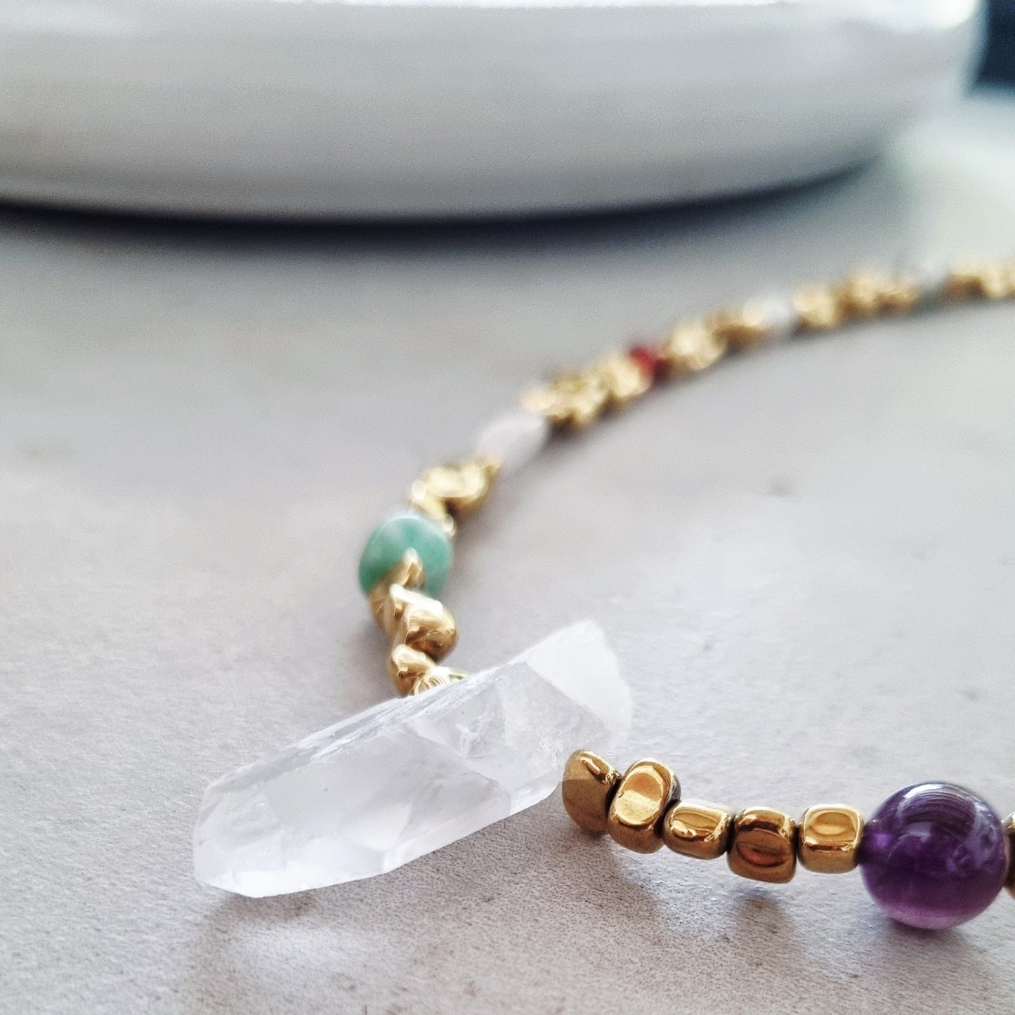 Quartz in the center - Necklace