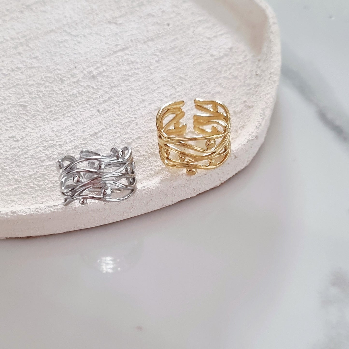 Waves and dots - Ring