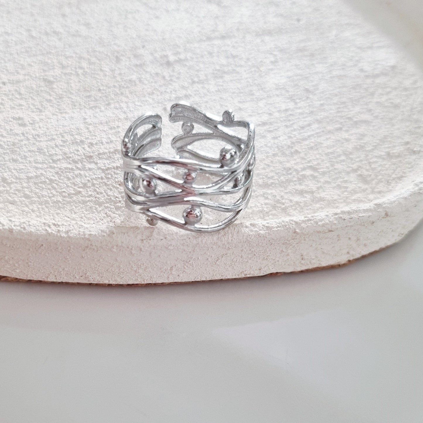 Waves and dots - Ring