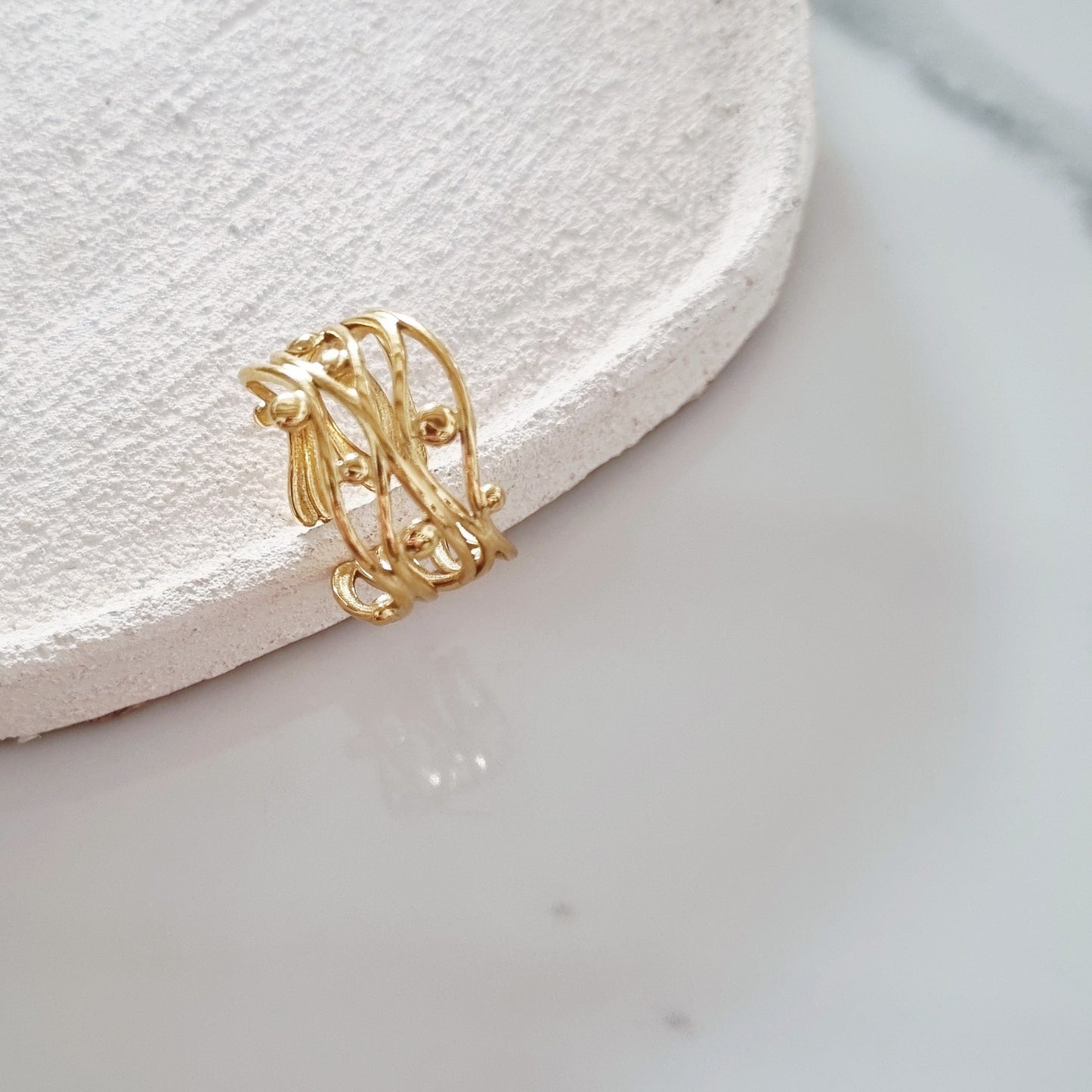 Waves and dots - Ring