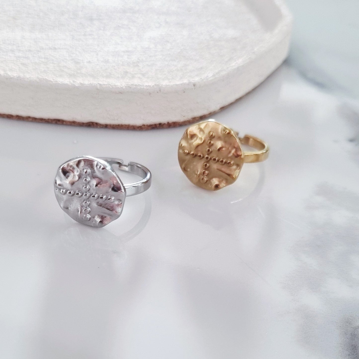 Circles and cross - Ring