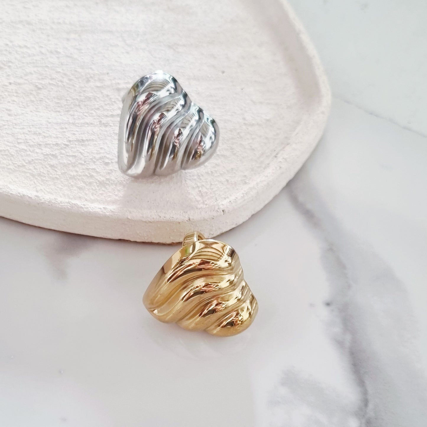 Lines on hearts - Ring