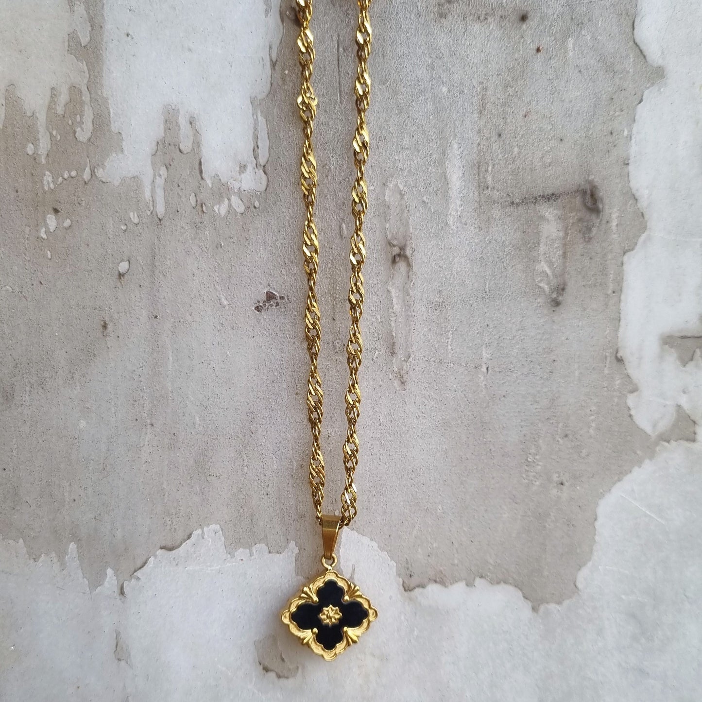 Black Flower - Necklace