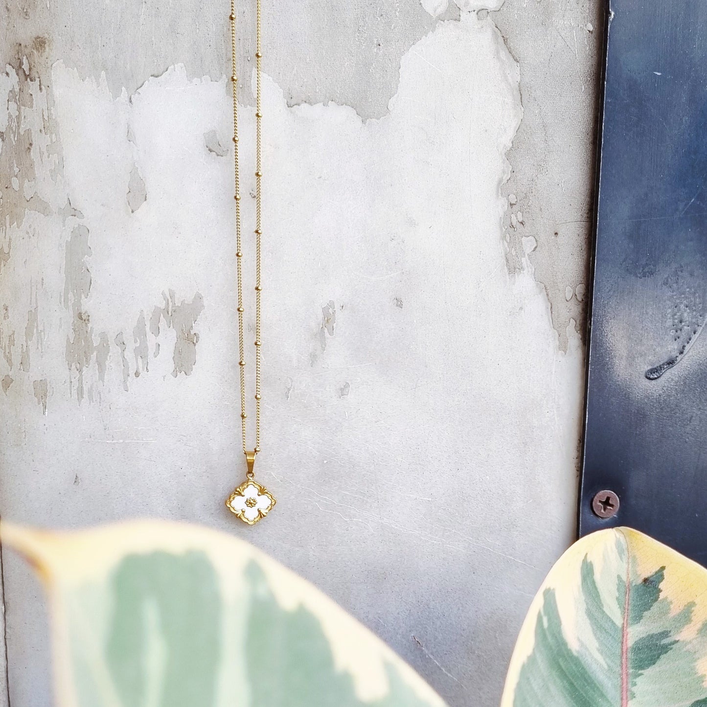 White Flower Necklace