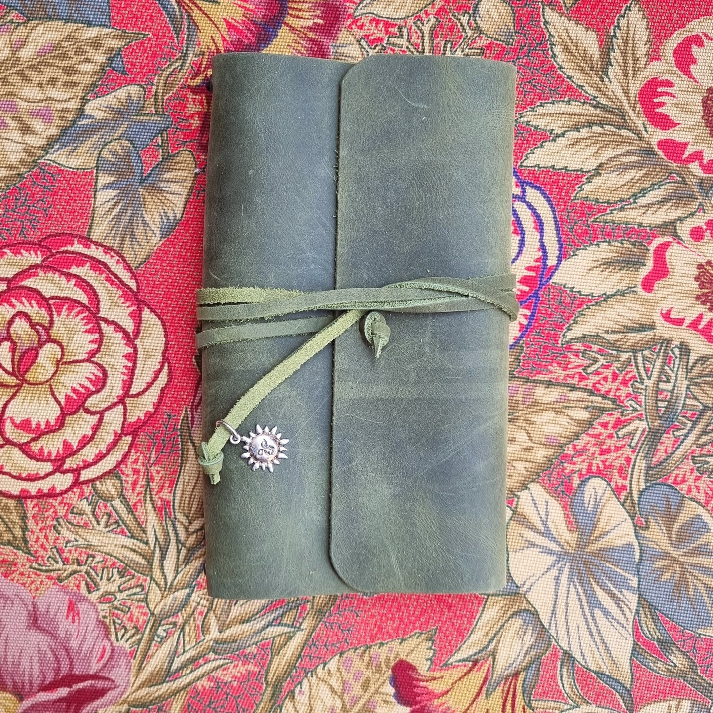 Khaki - Journal