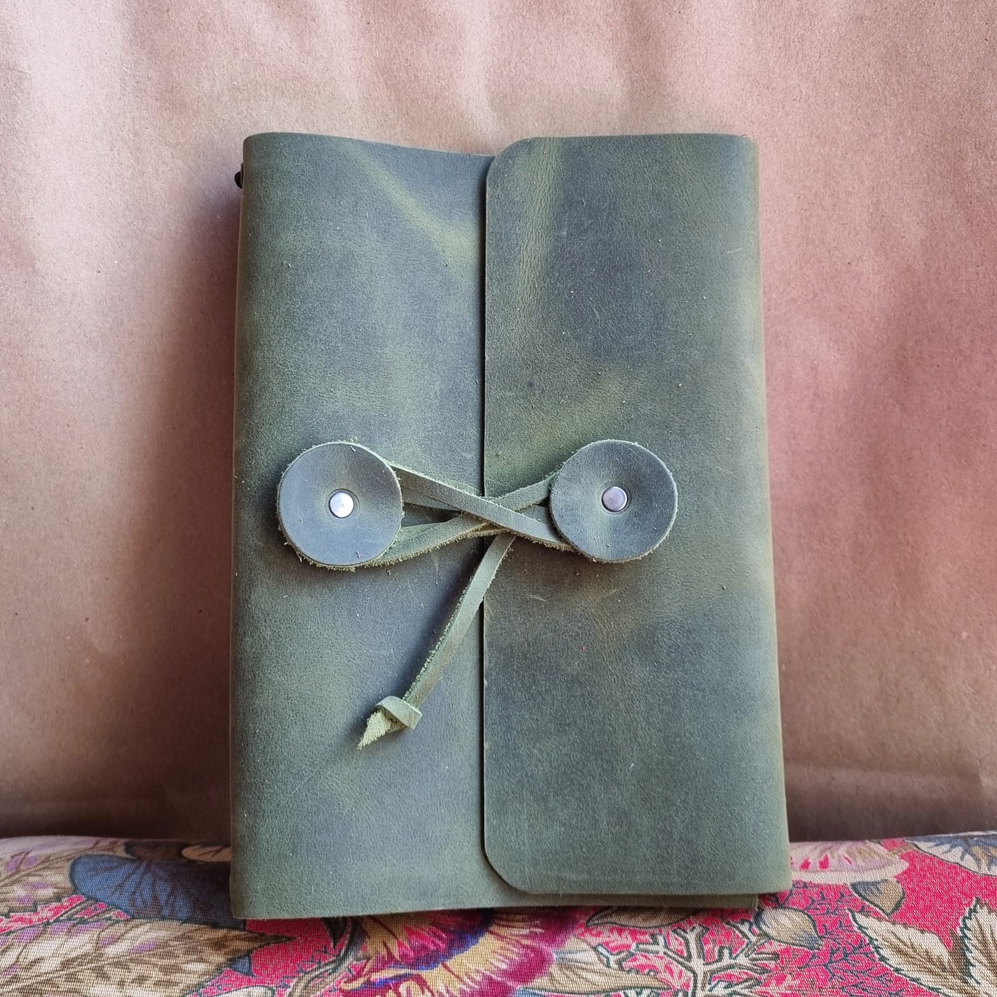 Khaki circle - Journal