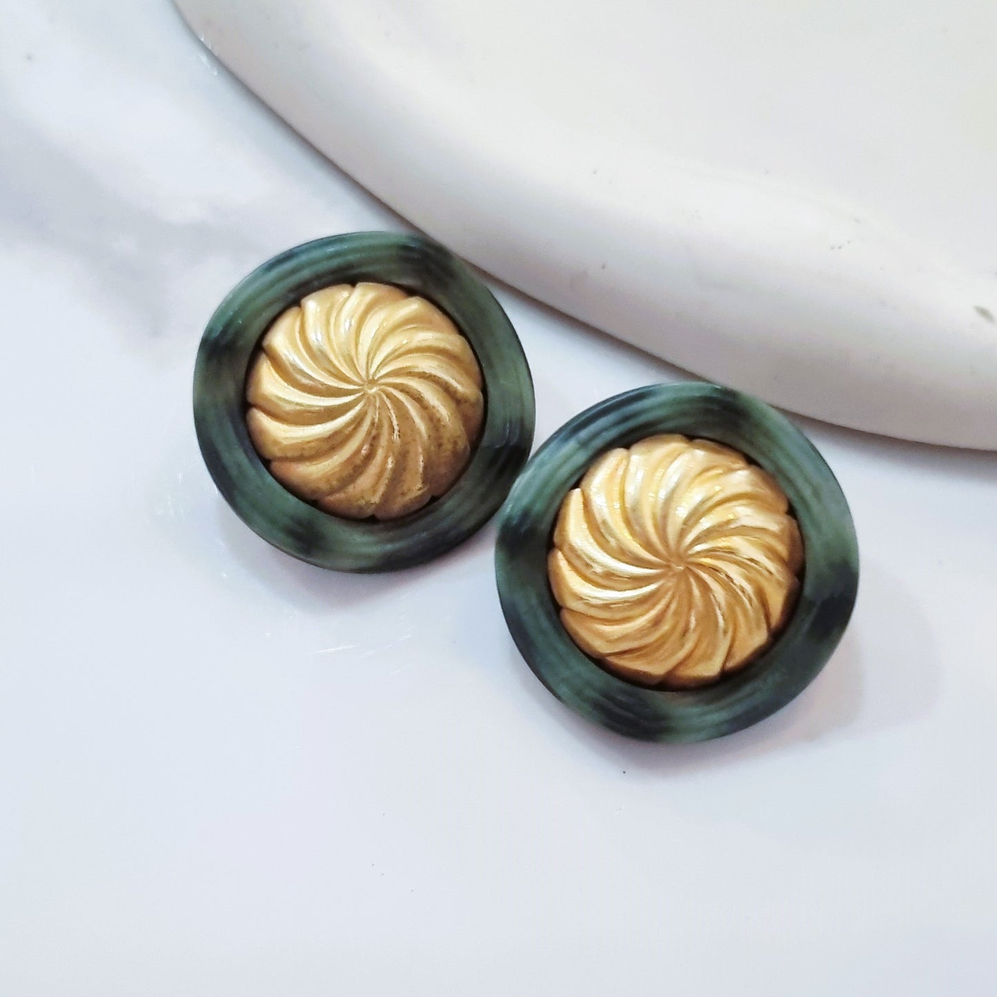Vintage earrings - Beauty in green