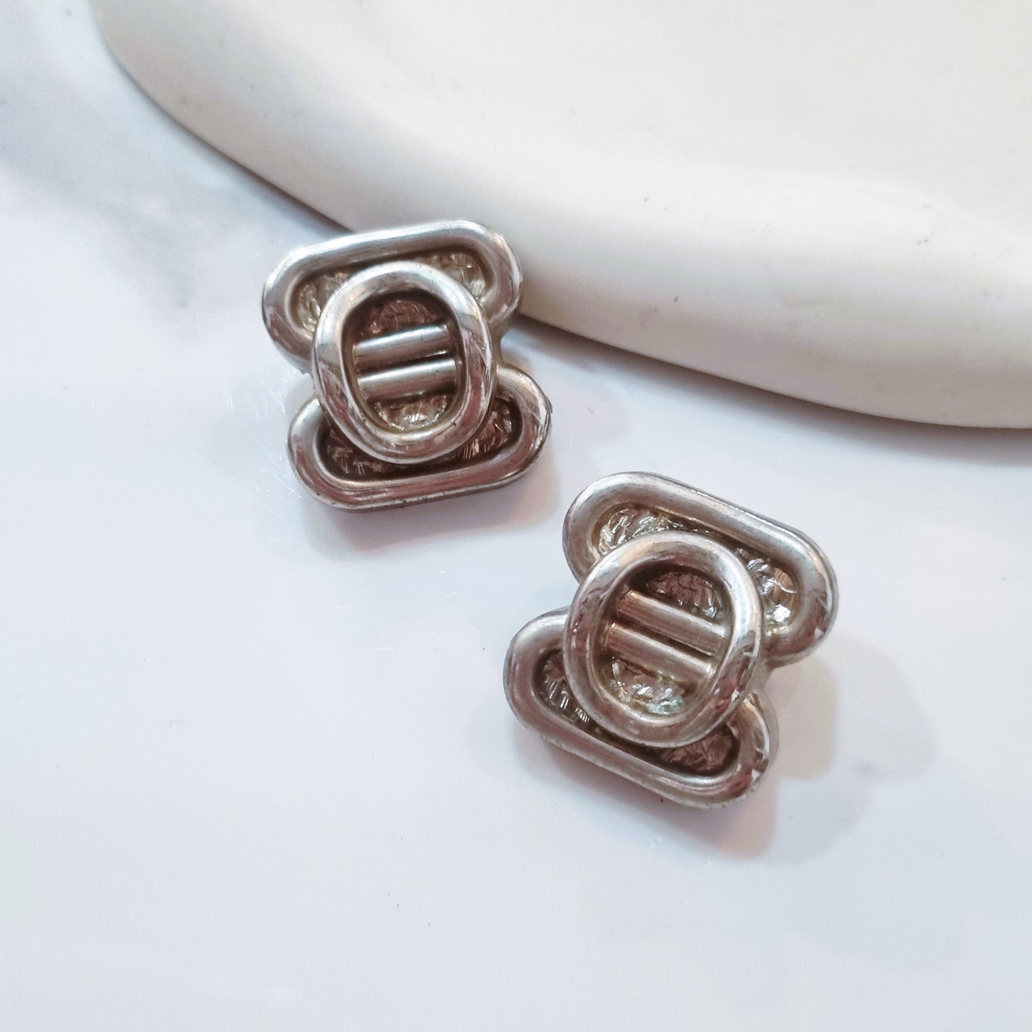 Vintage earrings - Mat silver
