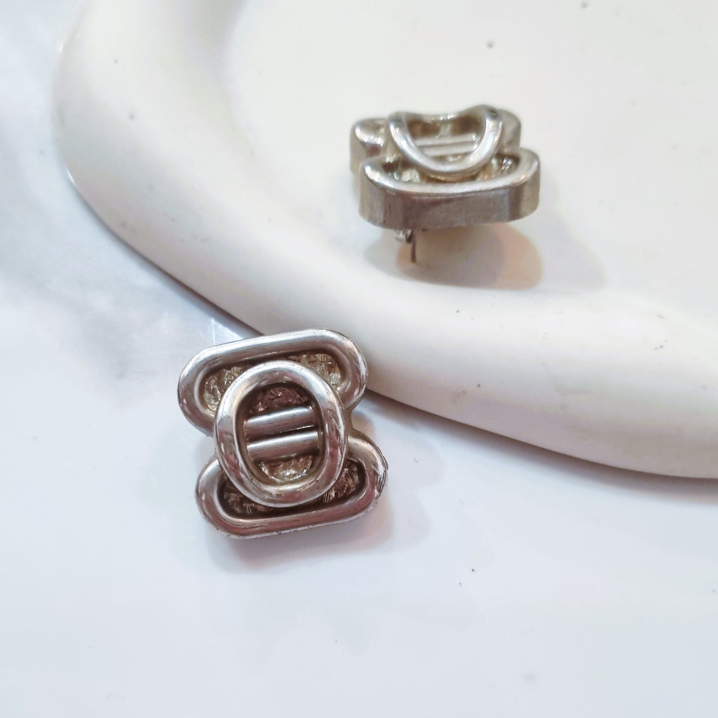 Vintage earrings - Mat silver
