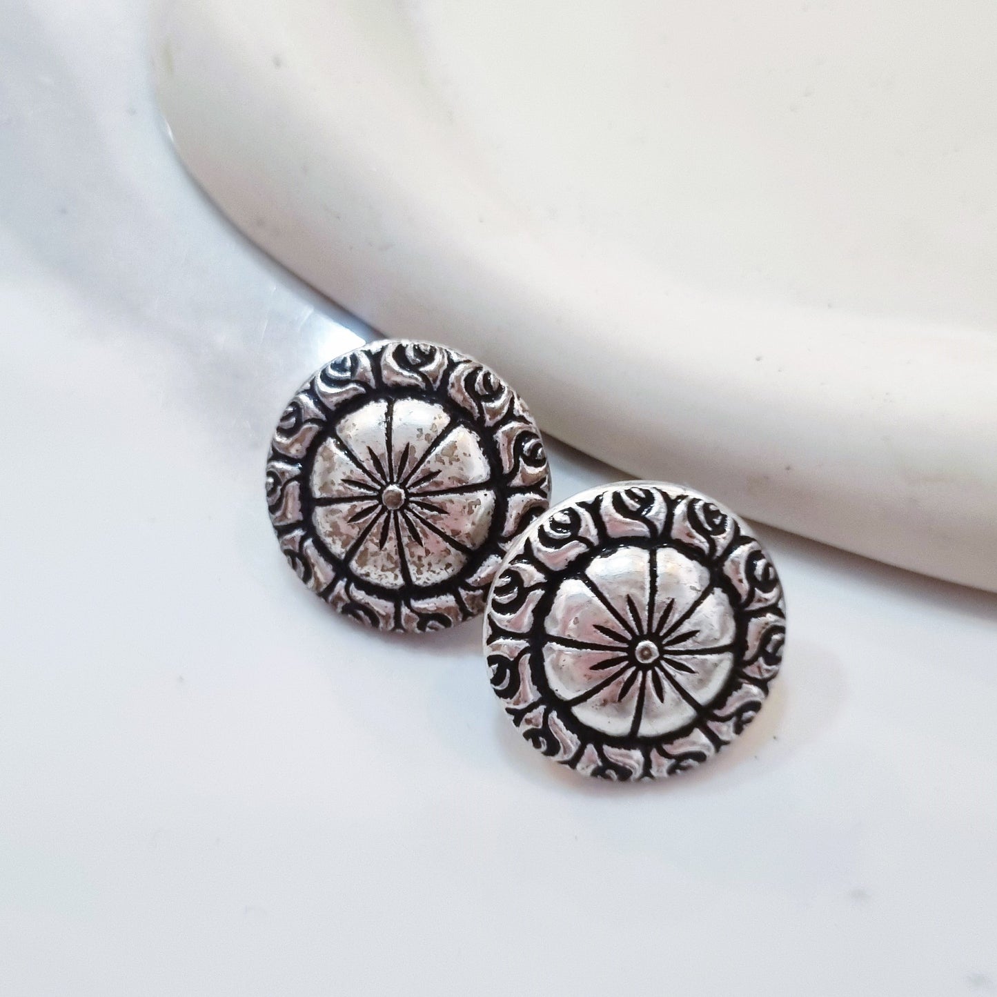 Vintage earrings - Silver flower
