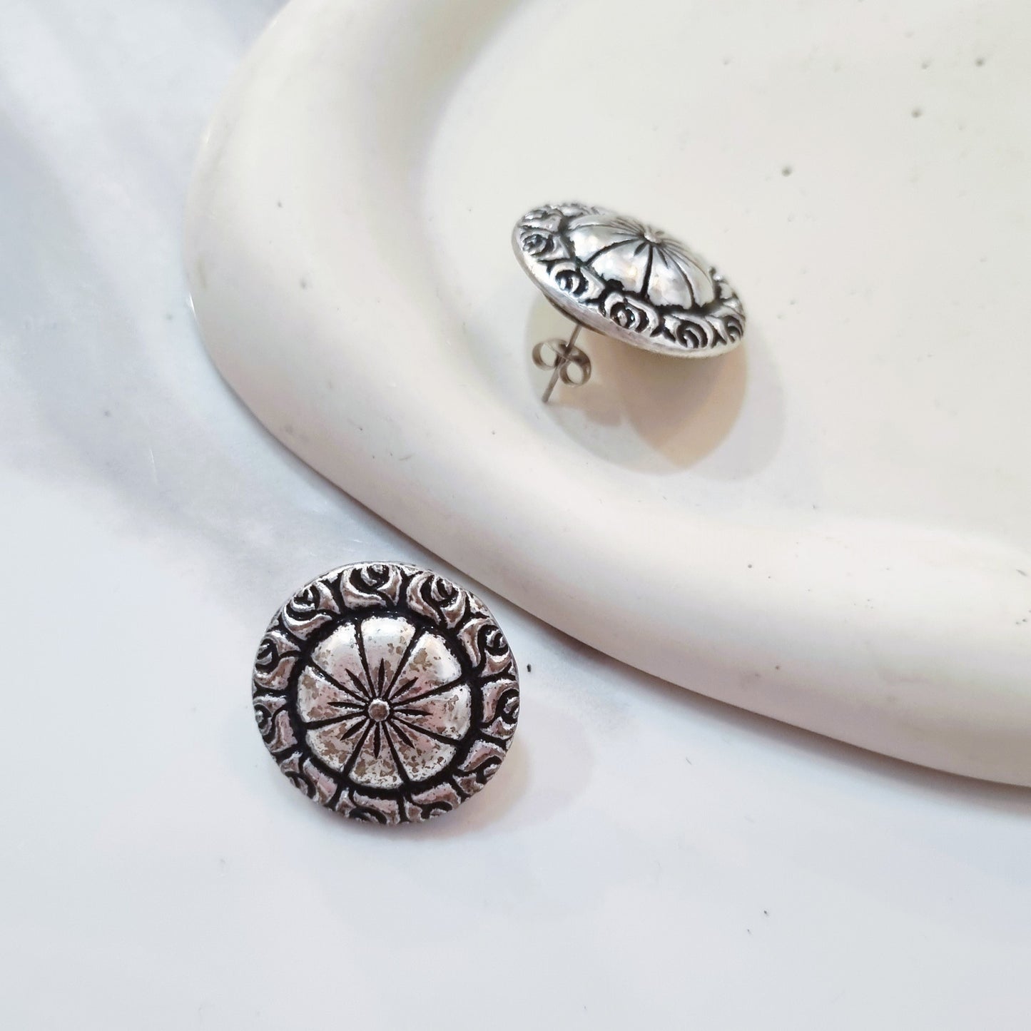 Vintage earrings - Silver flower