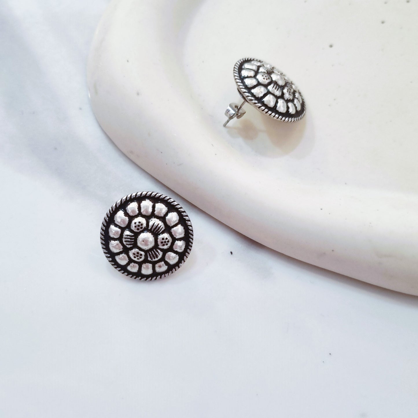 Vintage earrings-  Silver flower 2