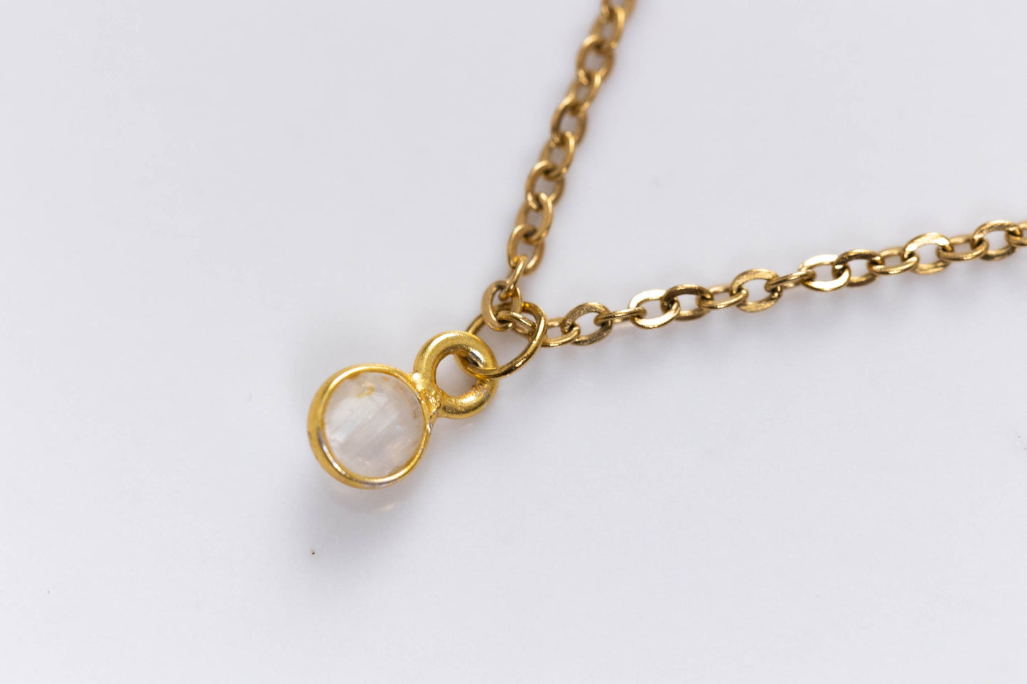 Small precious stones necklaces