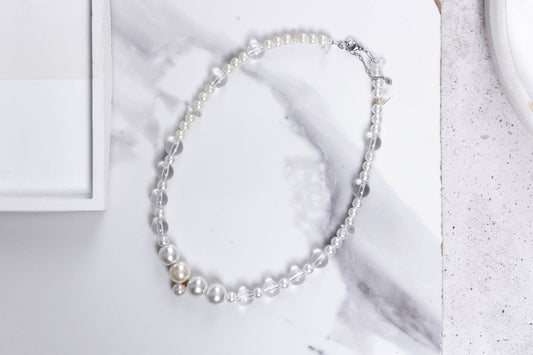 Pearls and transparent beads necklace